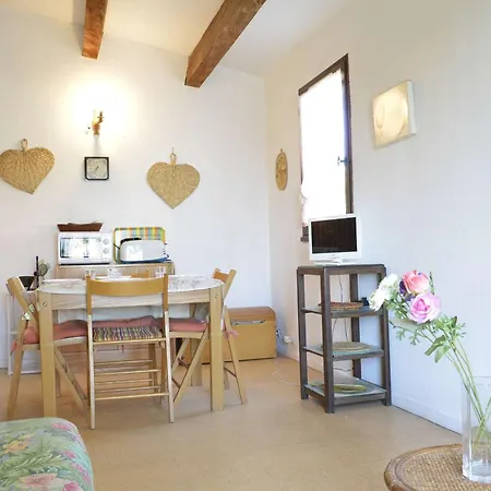 Apartment Moderne Avec Terrasse A 1500m De La Plage, Parking Prive, Lave-linge, 4 Couchages - Fr-1-249-177 Agde