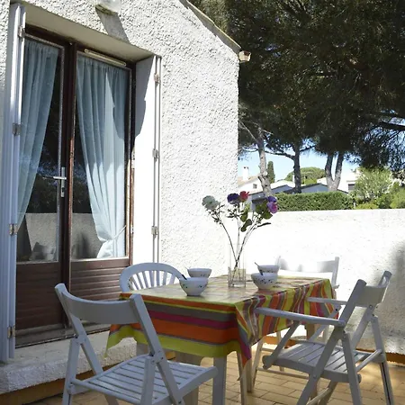 Apartment Moderne Avec Terrasse A 1500m De La Plage, Parking Prive, Lave-linge, 4 Couchages - Fr-1-249-177