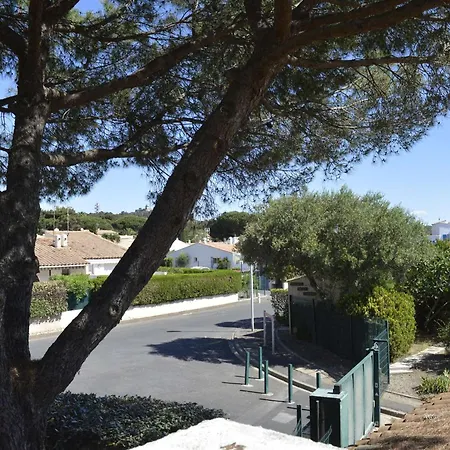 Apartment Moderne Avec Terrasse A 1500m De La Plage, Parking Prive, Lave-linge, 4 Couchages - Fr-1-249-177 Agde